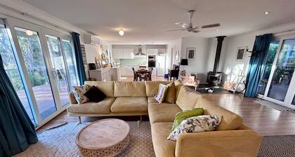 The Magic Beach Cottage, walking distance to beach