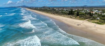 Peregian Beach Acres - Heated Pool 10mins to Beach, Pet Friendly Country Retreat