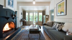 Living area - Botanica - Gorgeous Miner's Cottage (DAYLESFORD)