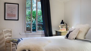 2 bedrooms, iron/ironing board, Internet, bed sheets - Botanica - Gorgeous Miner's Cottage (DAYLESFORD)