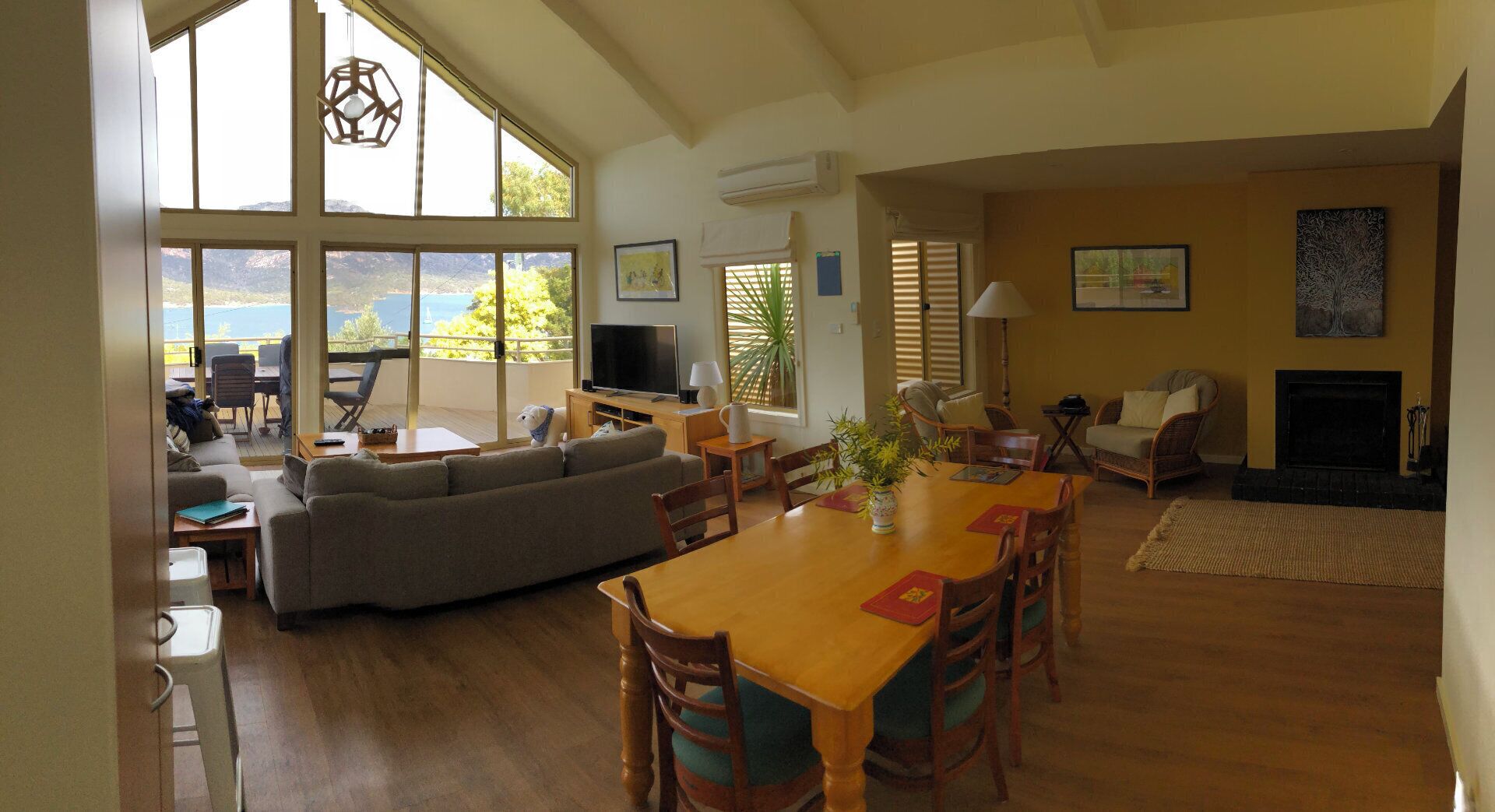 Freycinet Beach House - Freycinet Holiday Houses - Coles Bay