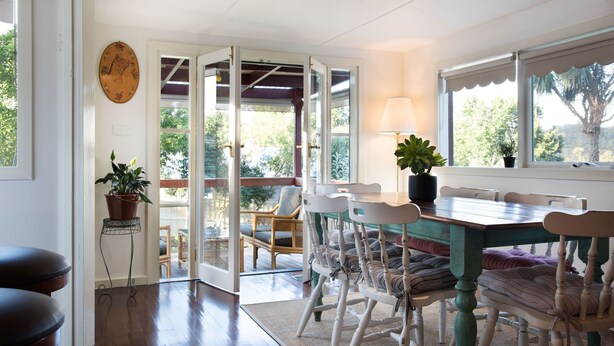 Dining - Zelman Cottage - Love, Art & Music in Hepburn Springs (HEPBURN SPRINGS)