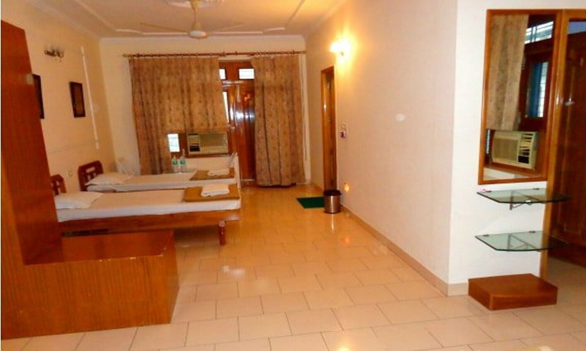 Quadruple Room near Ram Jhula