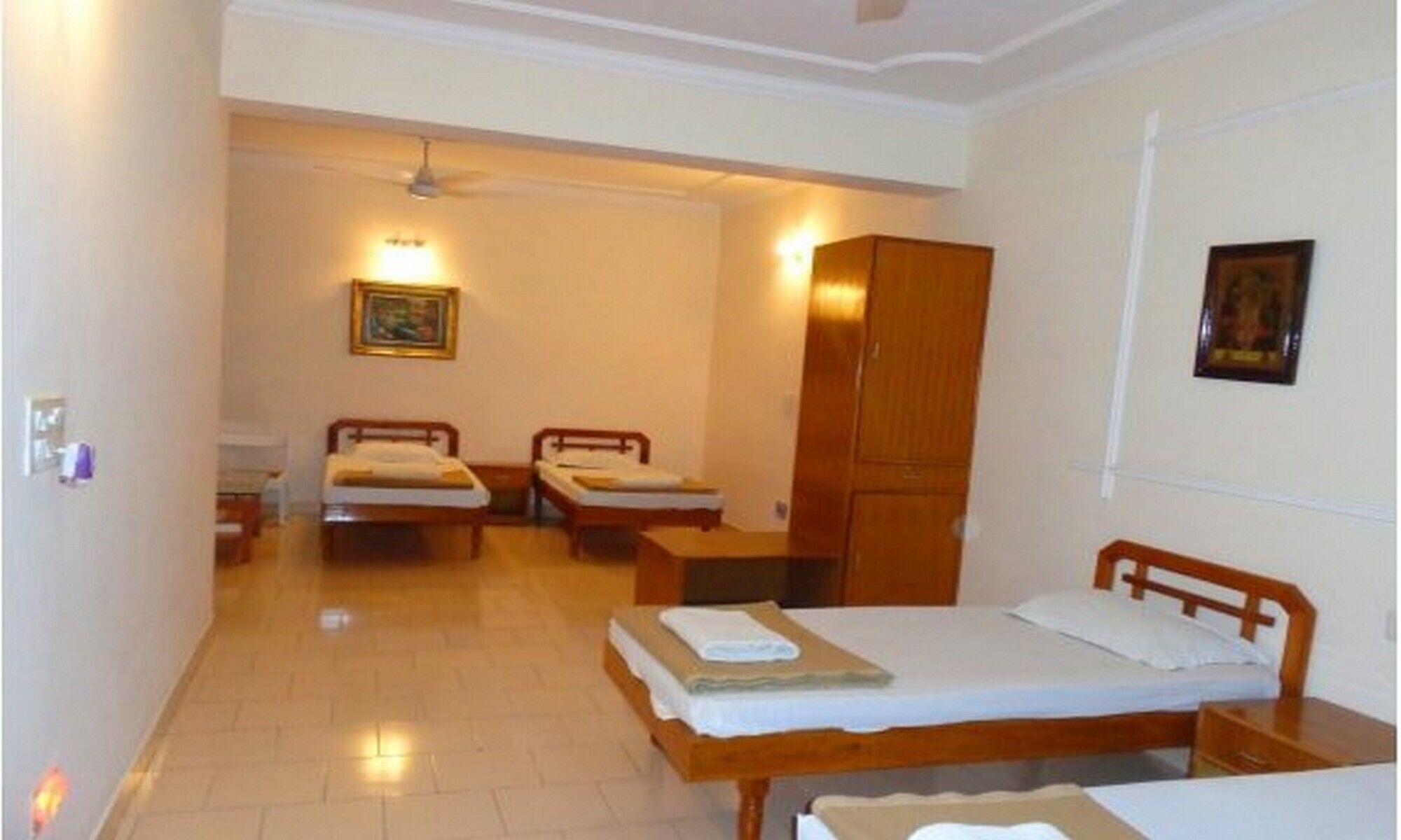 Quadruple Room near Ram Jhula