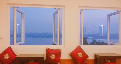 The house is by river, great view, and only 1.8km to the old quarter center!!!