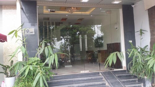 The house is by river, great view, and only 1.8km to the old quarter center!!!