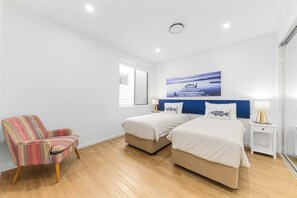 Unclassified image, 4 of 22, button - Waves Beach House (Mount Coolum)