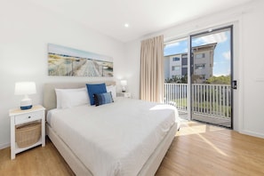 Unclassified image, 2 of 22, button - Waves Beach House (Mount Coolum)