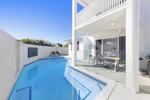 Unclassified image, 3 of 22, button - Waves Beach House (Mount Coolum)