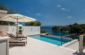 Outdoor pool - Villa Nova Brac- A Waterfront Getaway (Selca)