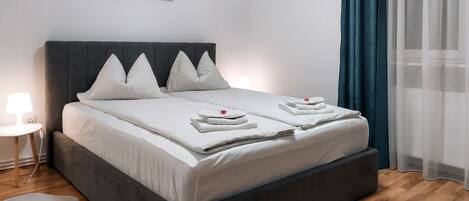 2 bedrooms, iron/ironing board, free WiFi