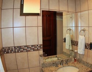 Doccia, asciugacapelli, asciugamani