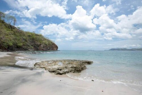 Oceanview Studio Apartment w/ Community Pool & Views of Flamingo Marina