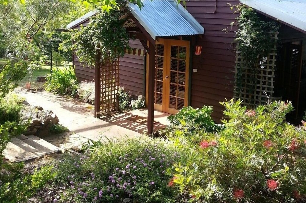 Quaint Gumnut Cottage - isolated and private for one couple.