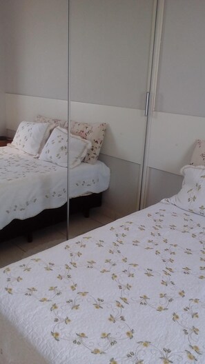 2 quartos, ferros/tábuas de passar roupa, Wi-Fi, roupa de cama