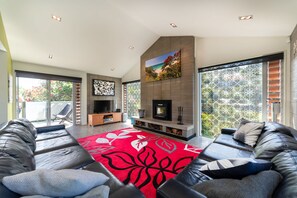 TV, fireplace, DVD player, offices