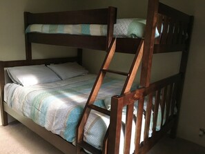 4 dormitorios, tabla de planchar con plancha, wifi