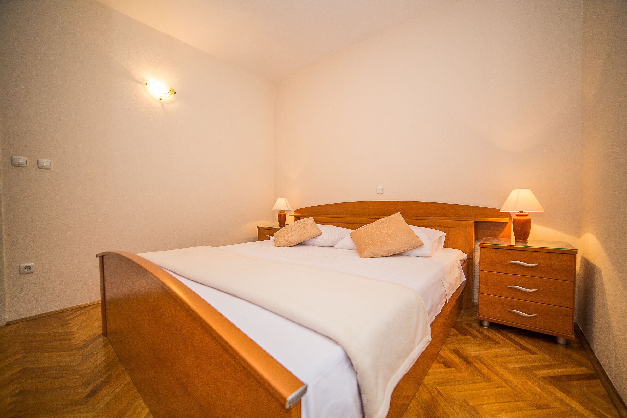 4 bedrooms, WiFi, bed sheets