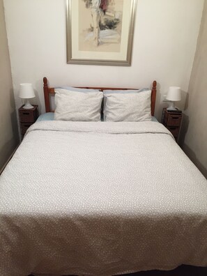 2 habitaciones, tabla de planchar con plancha, internet y ropa de cama 
