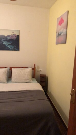 2 makuuhuonetta, silitysrauta/-lauta, internet, vuodevaatteet