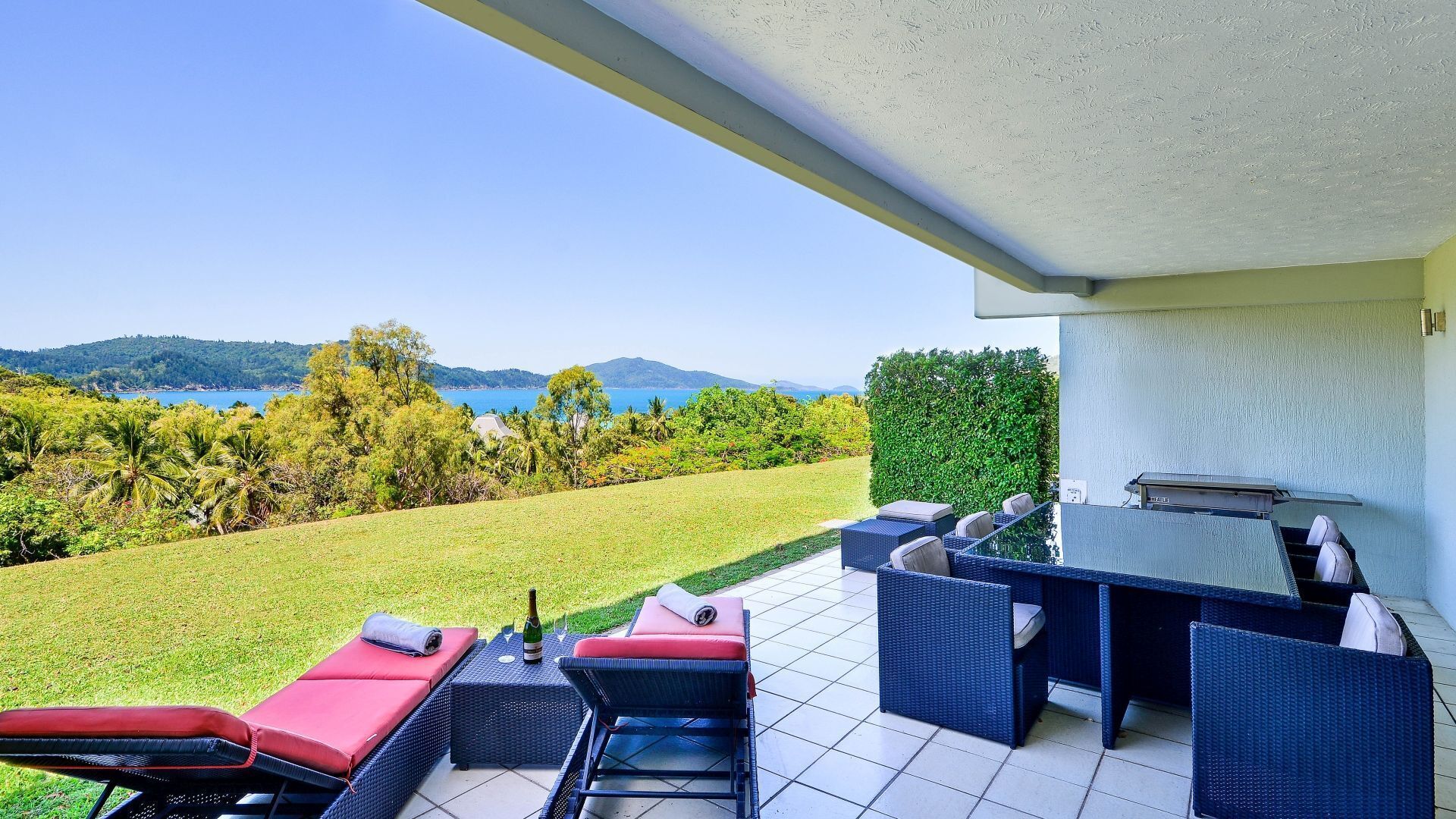 Poinciana 006 - Just refurbished, ground floor, buggy and ocean views