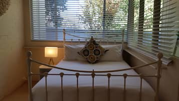 5 bedrooms, desk, iron/ironing board, free WiFi