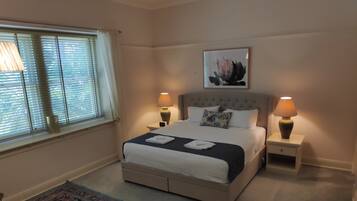 5 Schlafzimmer, Schreibtisch, Bügeleisen/Bügelbrett, kostenloses WLAN