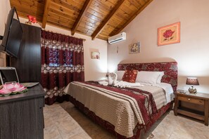 2 bedrooms, iron/ironing board, internet, bed sheets