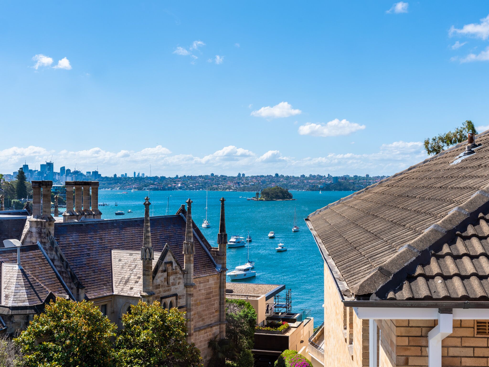 Heritage Elegance in  Harbourside Luxurious Apartment amazing location — image 2