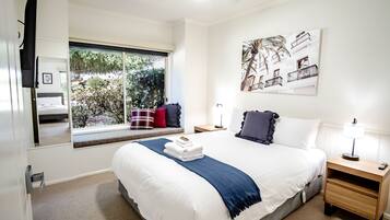 2 bedrooms, iron/ironing board, WiFi, bed sheets