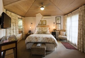 3 bedrooms, iron/ironing board, free WiFi, bed sheets - A boutique house situated in Buderim, Arabella is your home away from home. (Buderim)