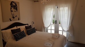 5 bedrooms, desk, iron/ironing board, travel cot