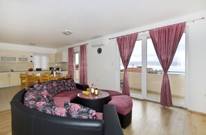 TV, video-game console, foosball, table tennis - Panoramic view, swimming pool, 9 bedrooms, fitness,  7 bathrooms, 16 persons (Omiš)