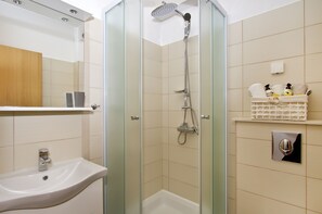 Shower, hair dryer, towels - Panoramic view, swimming pool, 9 bedrooms, fitness,  7 bathrooms, 16 persons (Omiš)