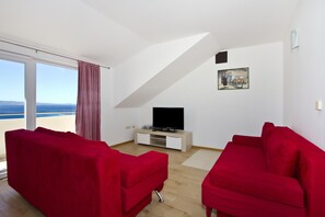 TV, video-game console, foosball, table tennis - Panoramic view, swimming pool, 9 bedrooms, fitness,  7 bathrooms, 16 persons (Omiš)