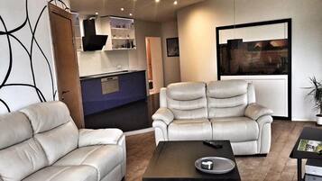 Fernseher, DVD-Player, Stereoanlage