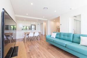 TV - BLUEWATER APARTMENTS #9 (Kiama)