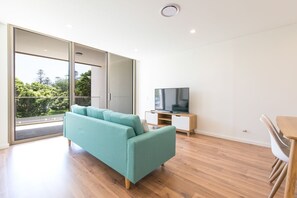 TV - BLUEWATER APARTMENTS #9 (Kiama)