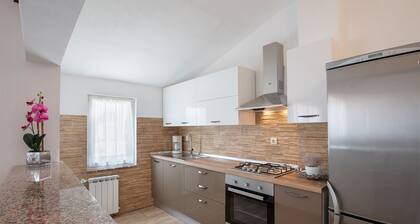 Countryside holiday apartment for 6 persons, tranquil village retreat