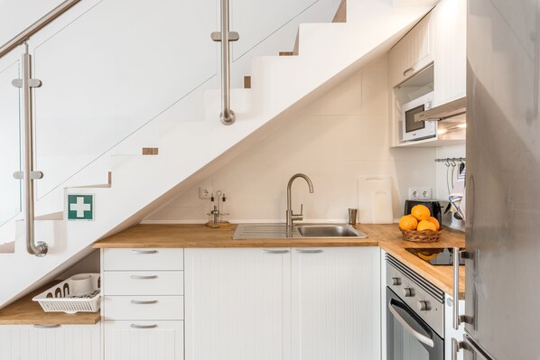 Fridge, microwave, oven, stovetop