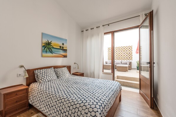 2 bedrooms, iron/ironing board, free WiFi, bed sheets