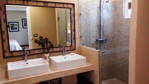 Deluxe Apartment, 2 Bedrooms | Bathroom sink - Casa Sofia - Peninsula 37 (Tamarindo)