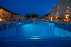 Piscine extérieure, piscine chauffée