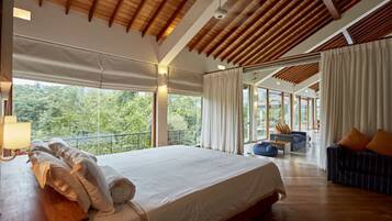 4 bedrooms, desk, free WiFi, bed sheets