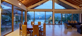 Luxury villa overlooking the Knuckles Mountain Range and Victoria Reservoir