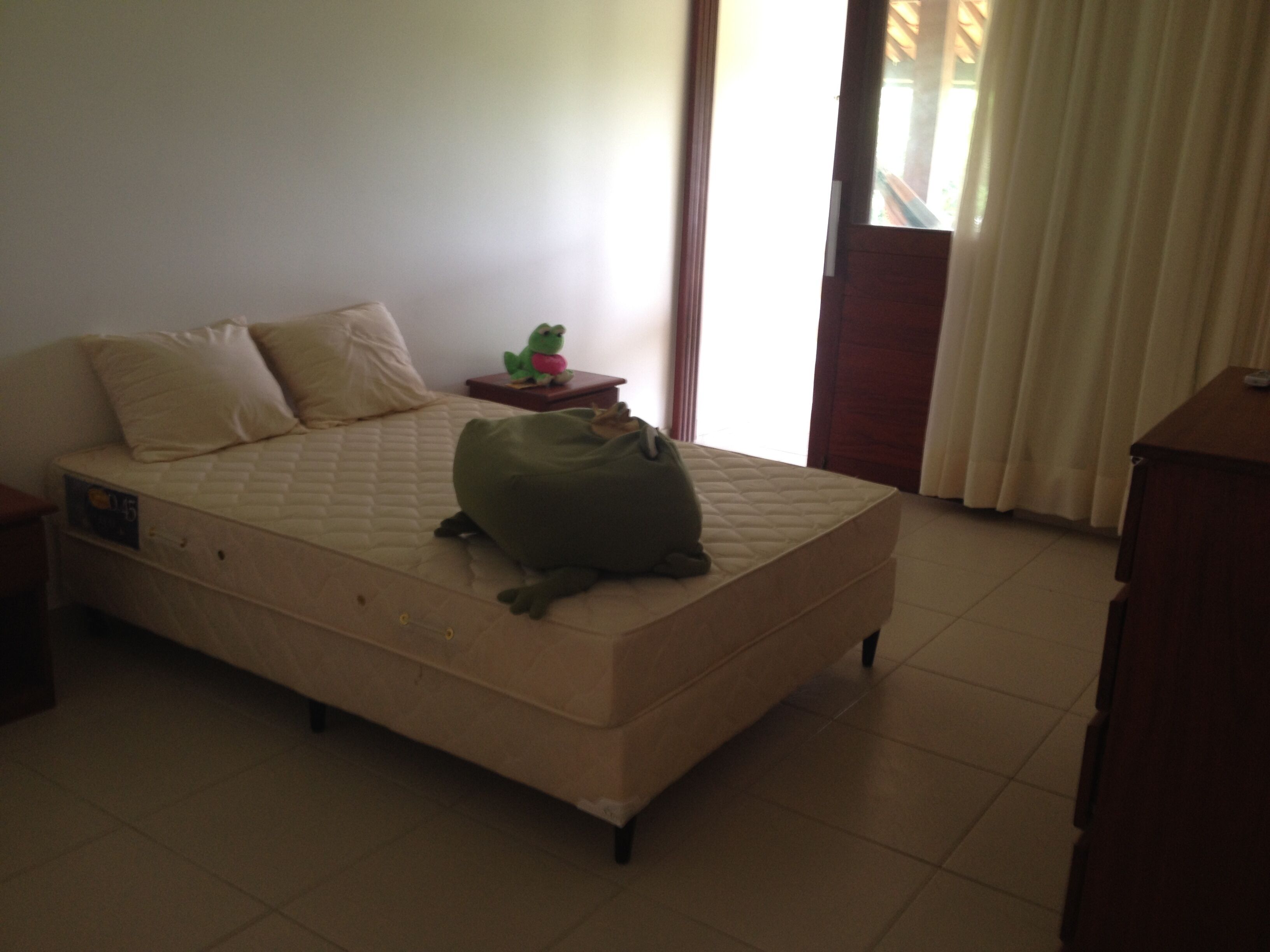 Home for the elderly, children and fishing on the large lake of Privê Mont Serrat, on the BR232