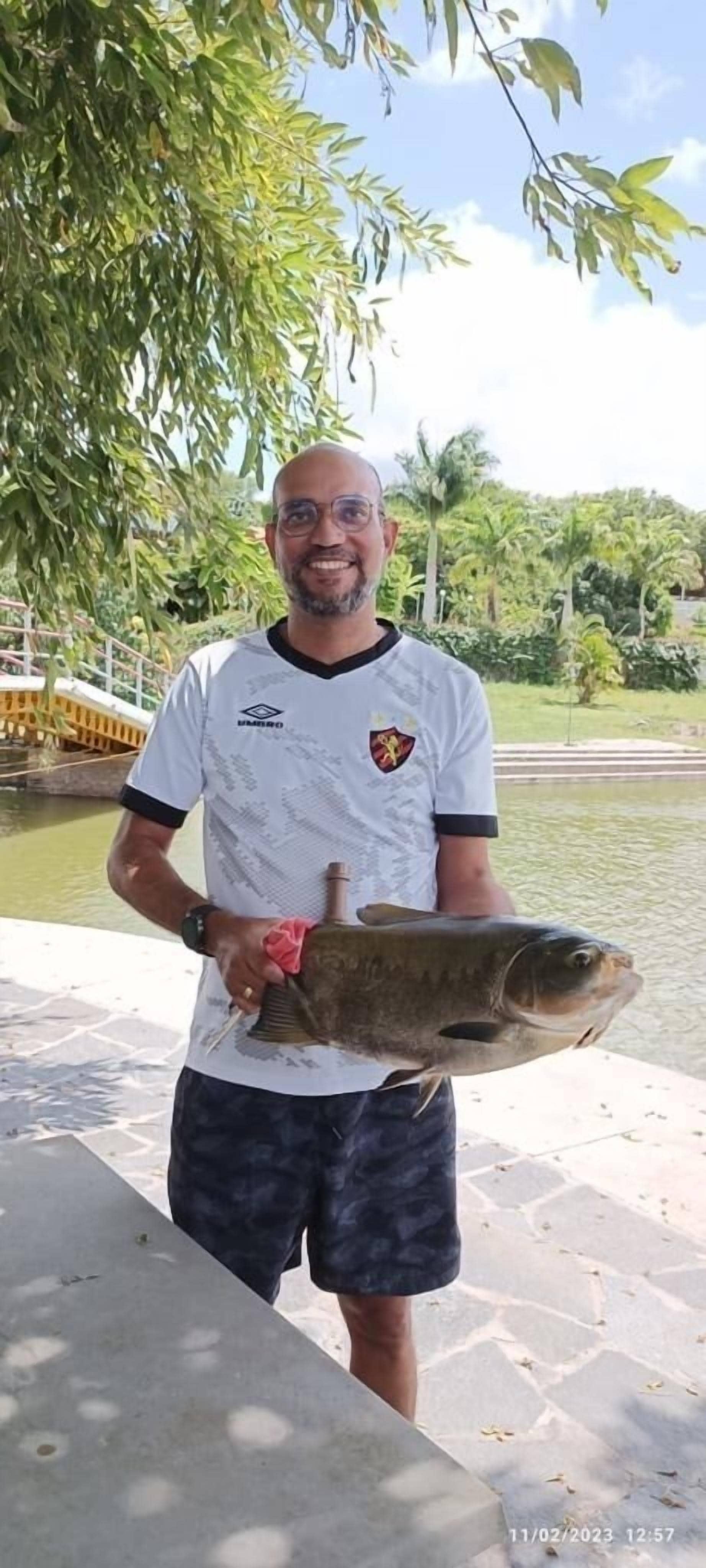 Home for the elderly, children and fishing on the large lake of Privê Mont Serrat, on the BR232