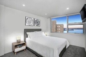 1 bedroom, bed sheets