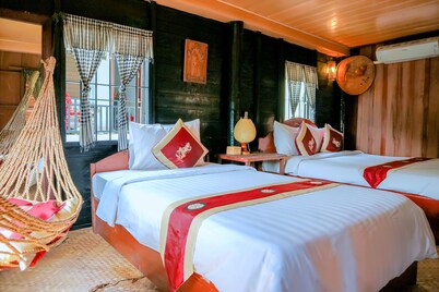 Old Khmer Wooden House + Breakfast