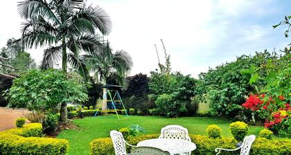 Une charmante villa dans un quartier calme de Kigali. Elu meilleur Bed & Breakfast / TripAdvisor